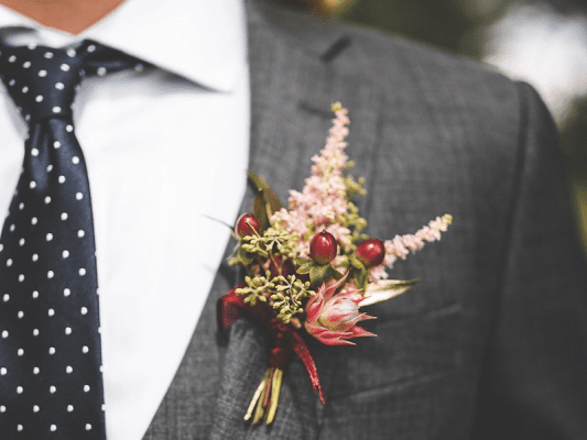 Hoa cài áo chú rể đám cưới