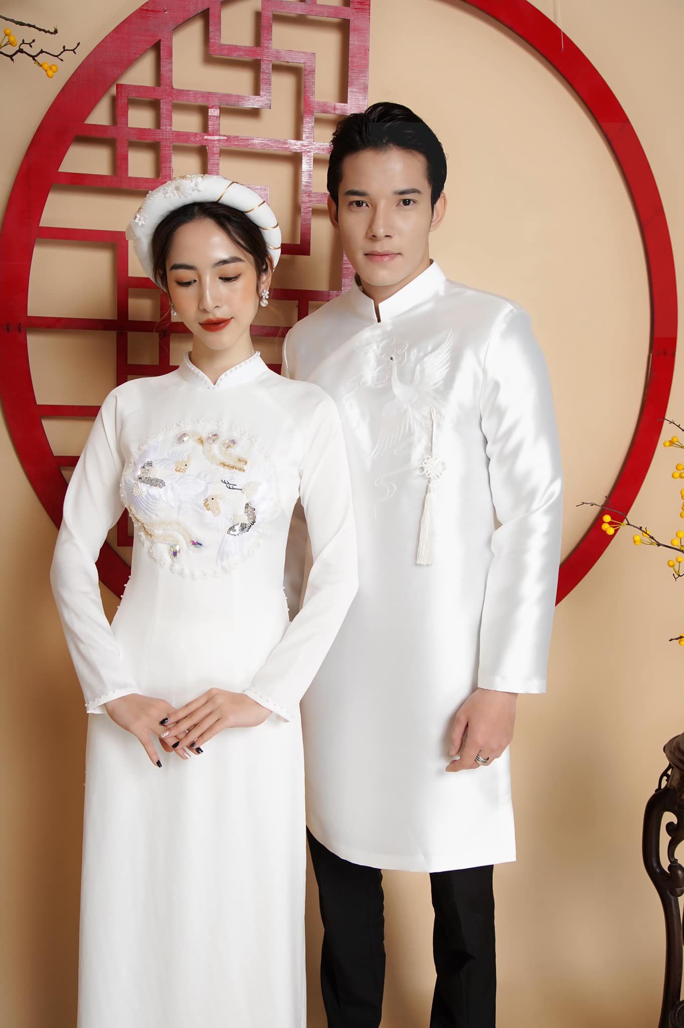 Mẫu áo dài sắc trắng cho các cặp đôi 
