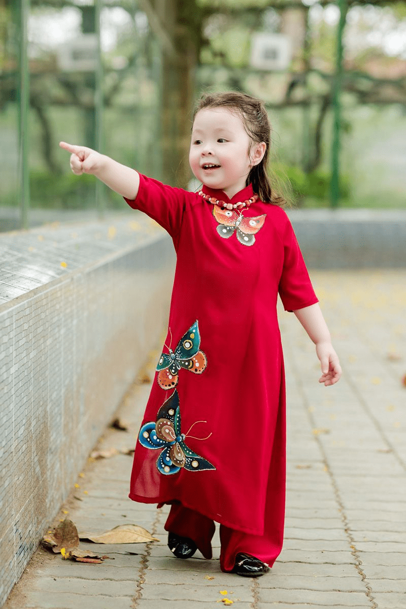 Áo dài tết cho bé gái màu đỏ truyền thống