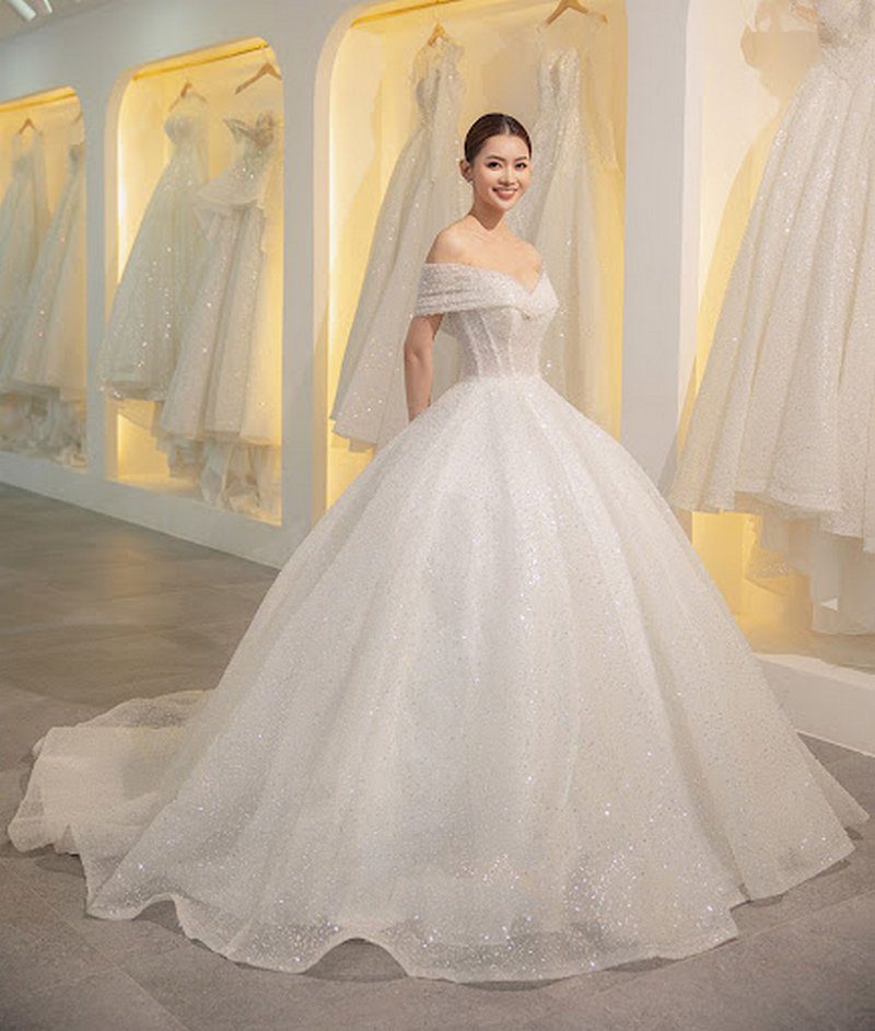 Giá thuê váy cưới tại Tài Lộc Wedding khá đa dạng 