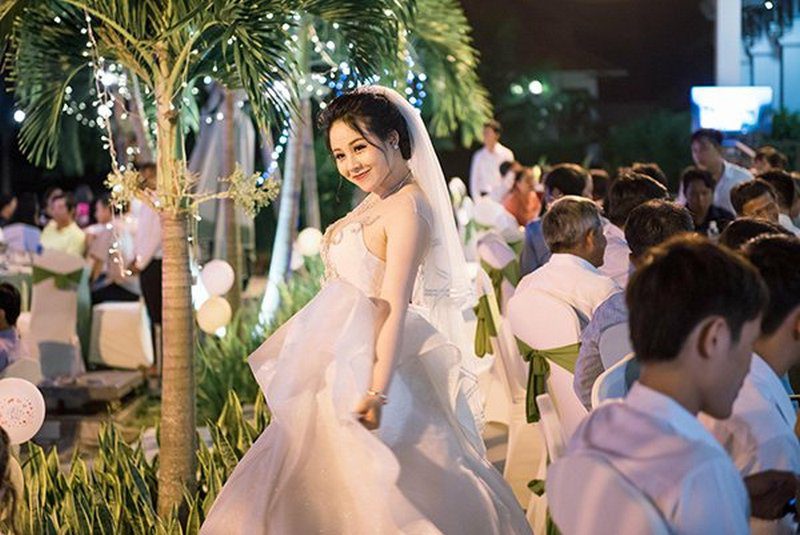 Đỗ Mỹ Linh xuất hiện rạng ngời bên chú rể Đỗ Vinh Quang, cô dâu đẹp nhất Hà  Nội đây rồi!