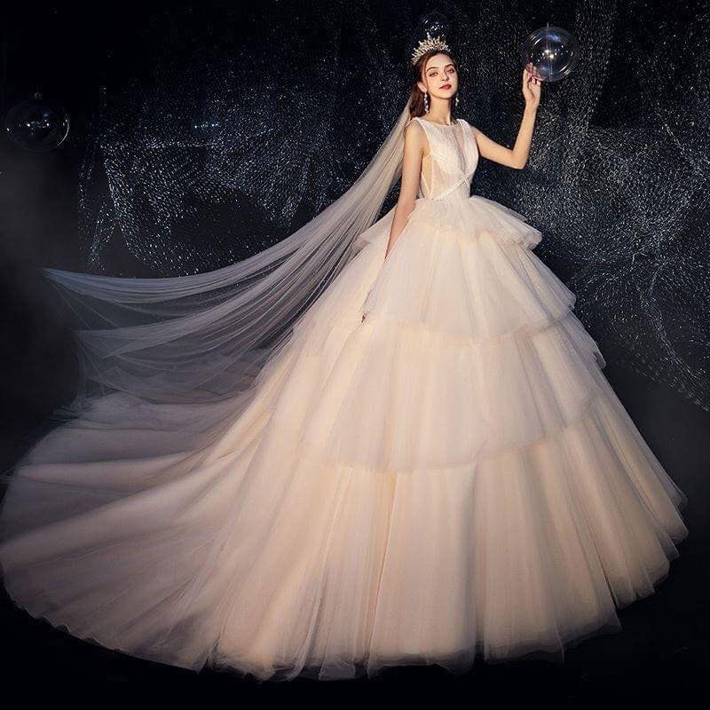 Váy cưới ren tay dài dáng công chúa sang trọng